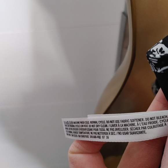 VICTORIA Secret Sports bra zebra print 32C - Picture 9 of 10